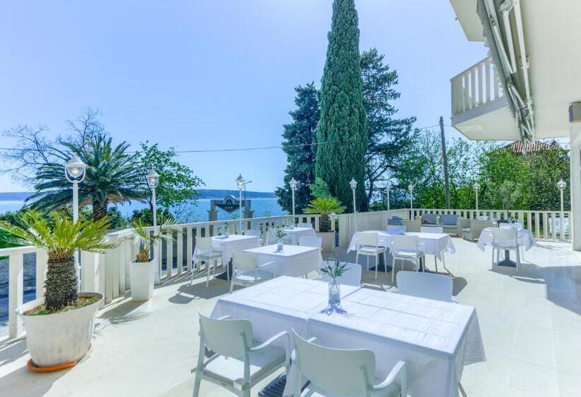 בית מלון כפרי Riva Kaštela With Swimming Pool