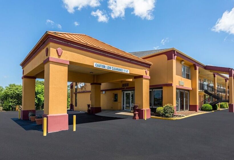 בית מלון כפרי Rodeway Inn Denmarkjackson