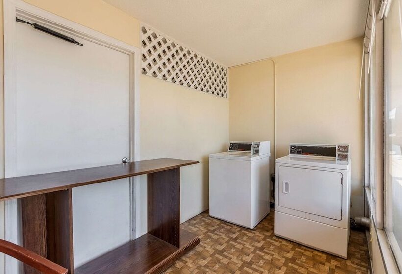 בית מלון כפרי Rodeway Inn Denmarkjackson