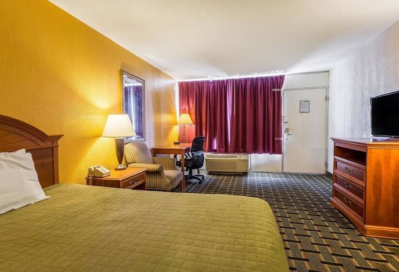 בית מלון כפרי Rodeway Inn Denmarkjackson