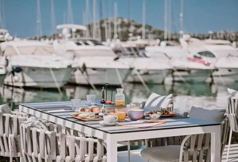 Hotelli Stomorin Marina Hramina