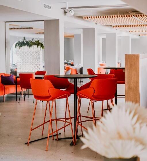 ホテル Stomorin Marina Hramina