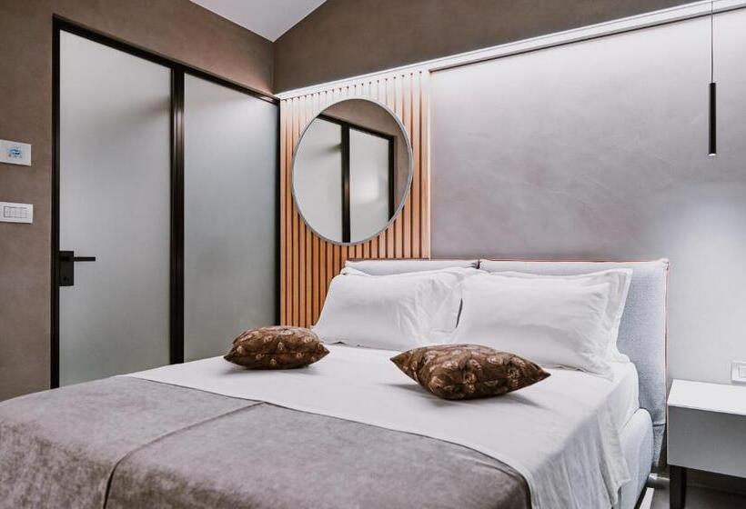 ホテル Stomorin Marina Hramina