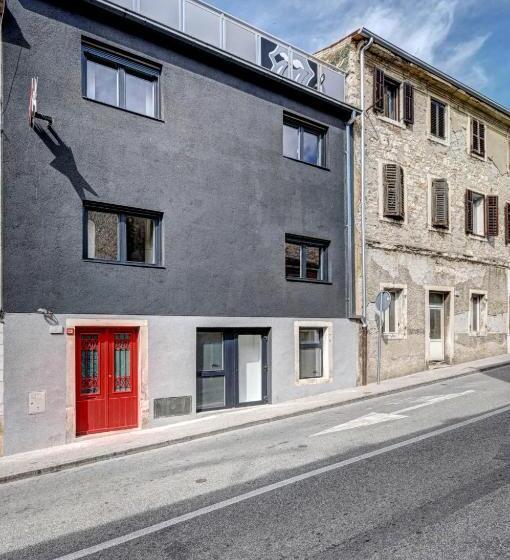 ユースホステル Rock Rooms Pula