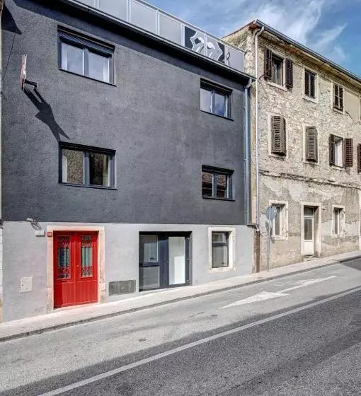 ユースホステル Rock Rooms Pula