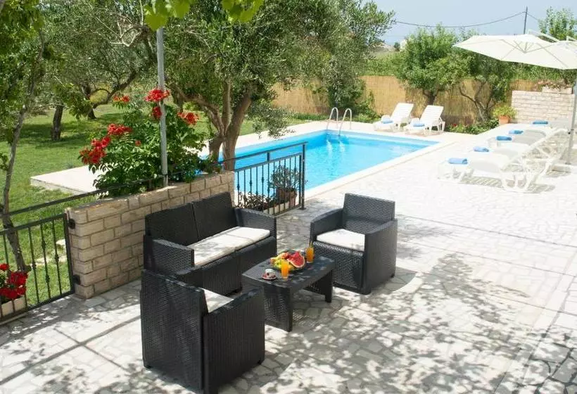 ベッドアンドブレックファースト Bed&breakfast Nada