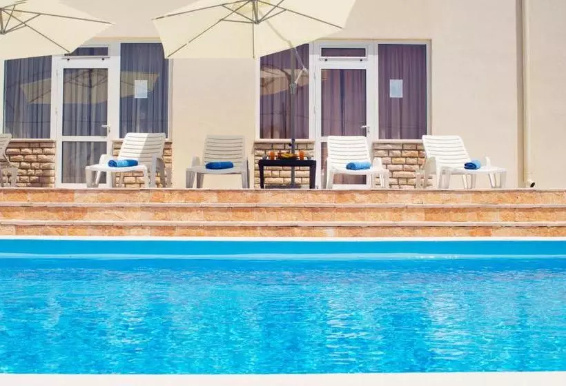 ベッドアンドブレックファースト Bed&breakfast Nada