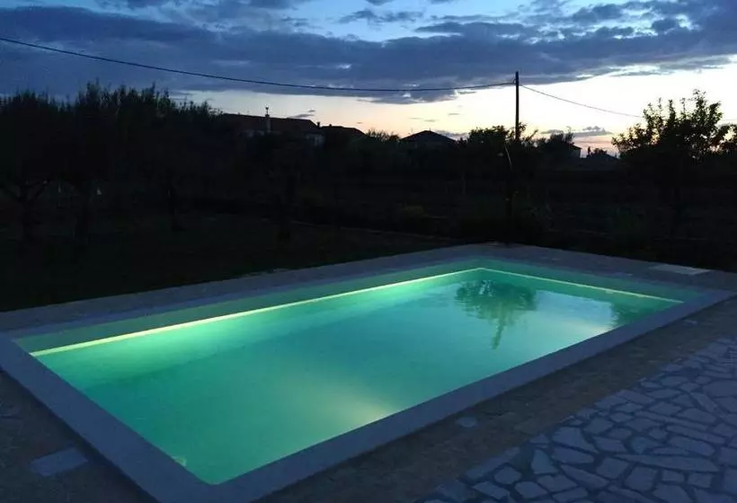 ベッドアンドブレックファースト Bed&breakfast Nada