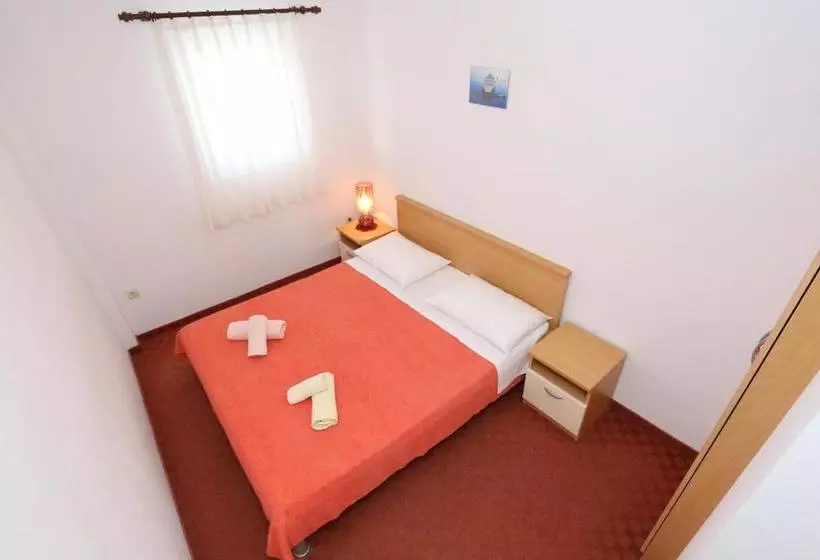 ベッドアンドブレックファースト Bed&breakfast Nada