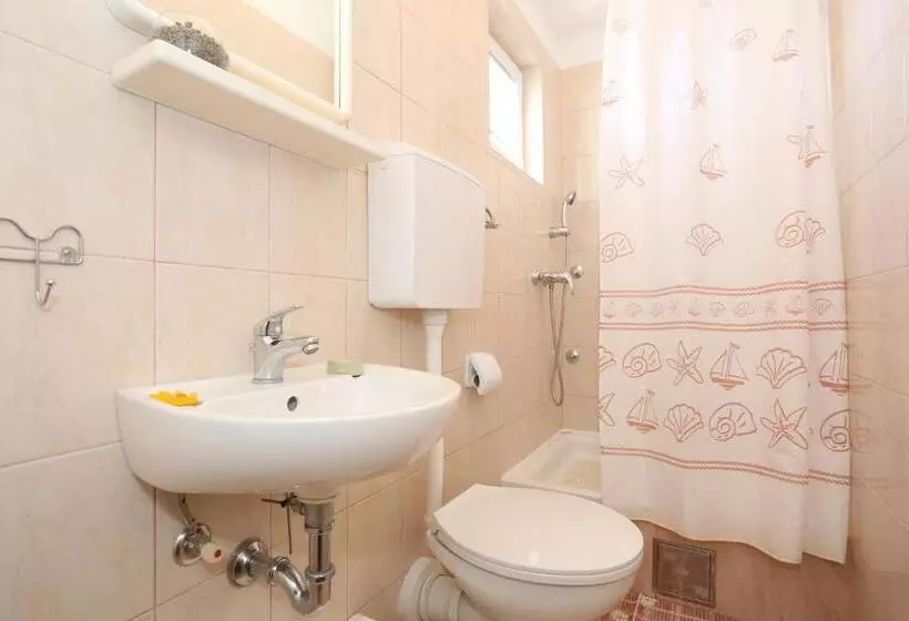 ベッドアンドブレックファースト Bed&breakfast Nada