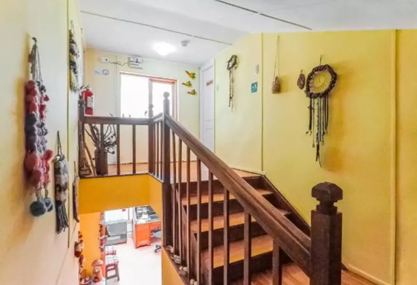 تختخواب و صبحانه Samarce House