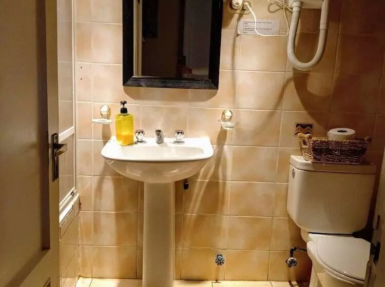 تختخواب و صبحانه Samarce House