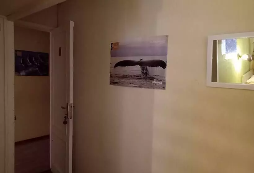 تختخواب و صبحانه Samarce House