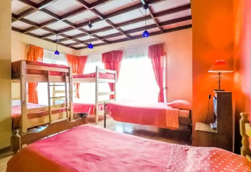 تختخواب و صبحانه Samarce House