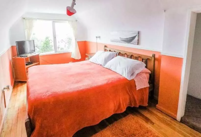 تختخواب و صبحانه Samarce House