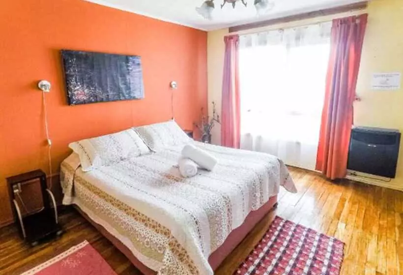 تختخواب و صبحانه Samarce House