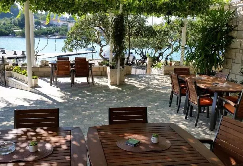 Aamiaismajoitus (B&B) Villa Nobilo