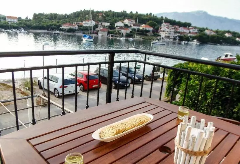 Aamiaismajoitus (B&B) Villa Nobilo