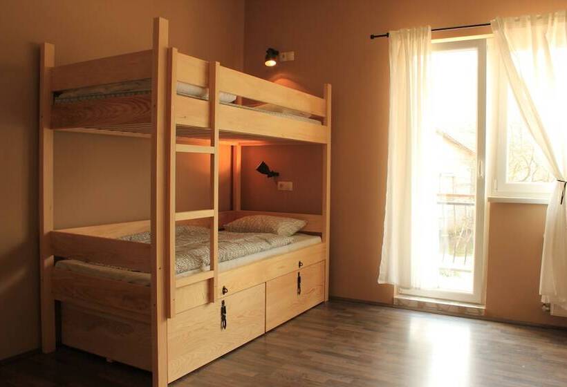 Falling Lakes Hostel