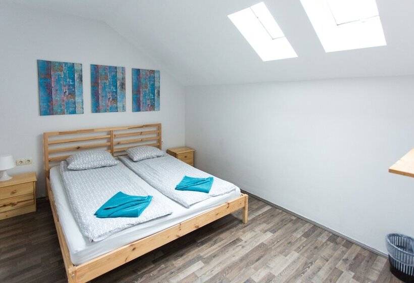 Falling Lakes Hostel