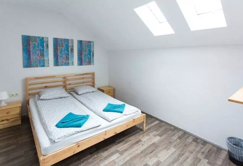 Falling Lakes Hostel