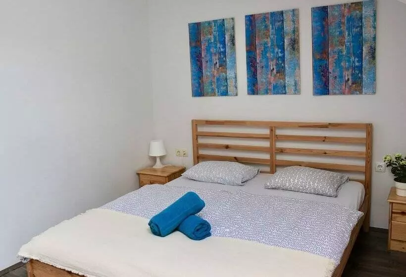 Falling Lakes Hostel