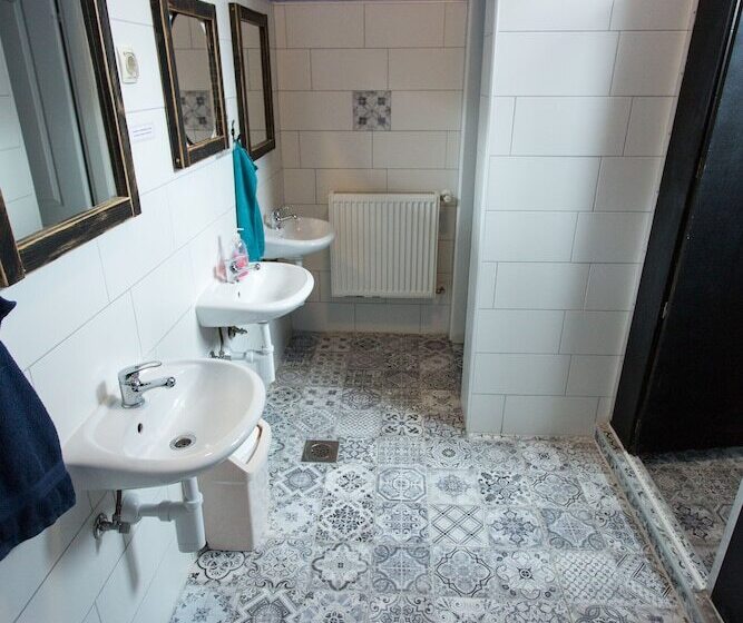 Falling Lakes Hostel