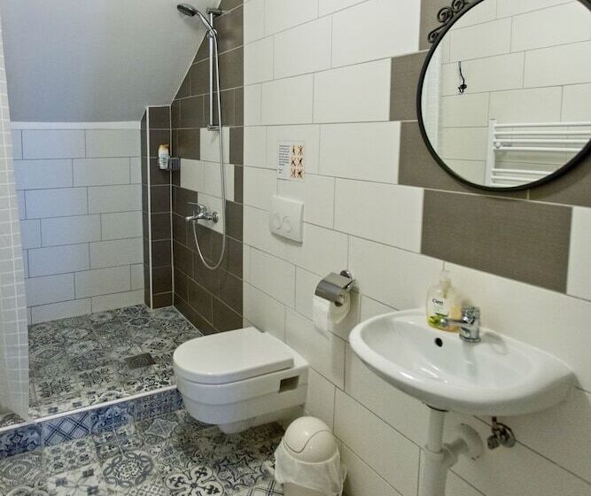 Falling Lakes Hostel