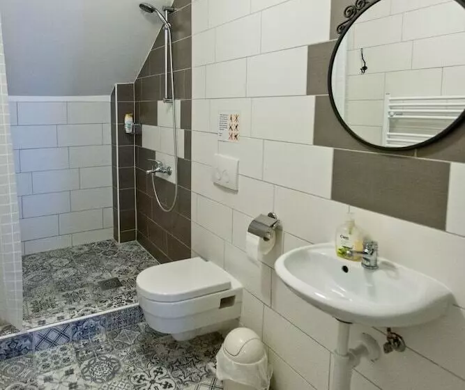 Falling Lakes Hostel