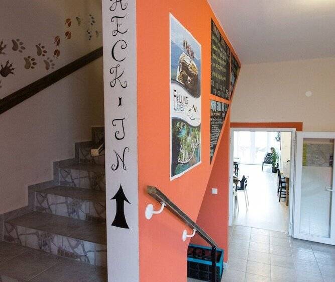 Falling Lakes Hostel