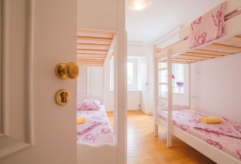 Hostel Marinero Adults Only