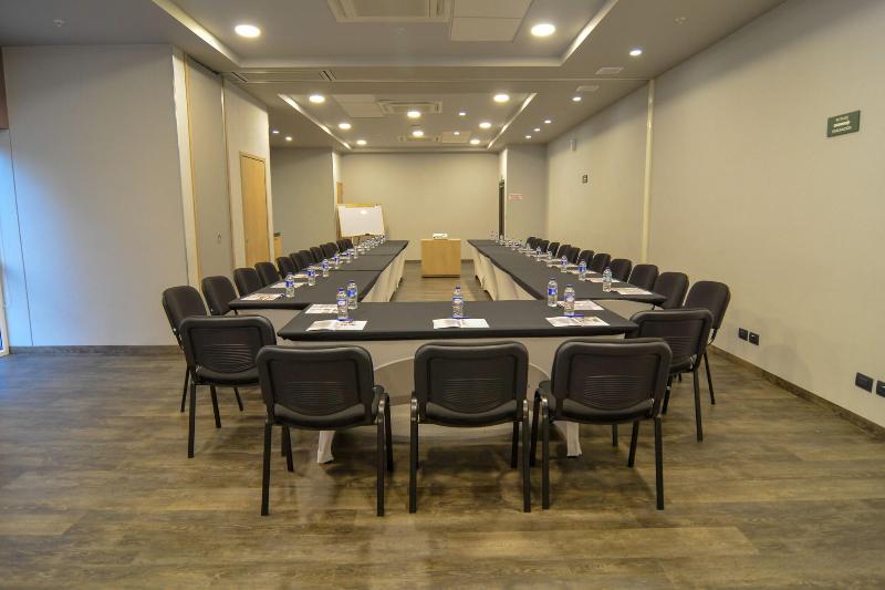 ホテル City Express Plus By Marriott Medellín Colombia