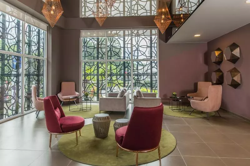 ホテル City Express Plus By Marriott Medellín Colombia