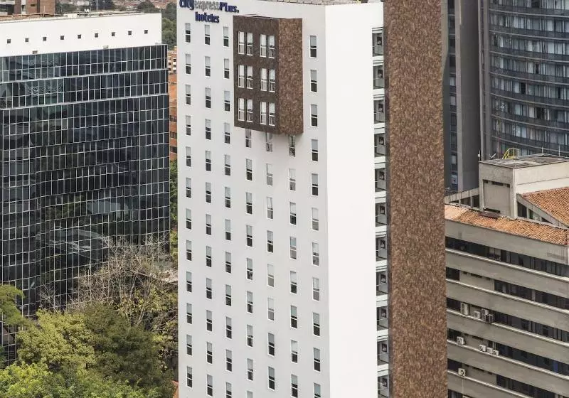 ホテル City Express Plus By Marriott Medellín Colombia