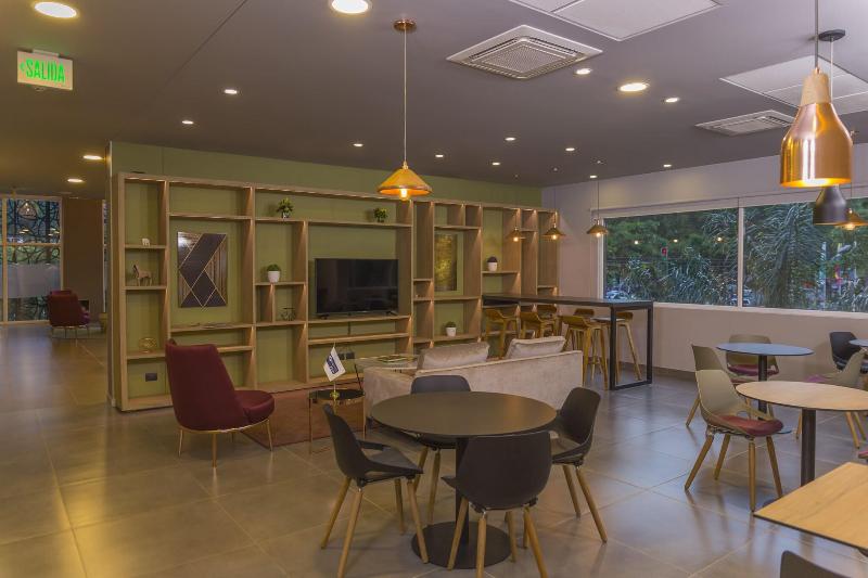 ホテル City Express Plus By Marriott Medellín Colombia