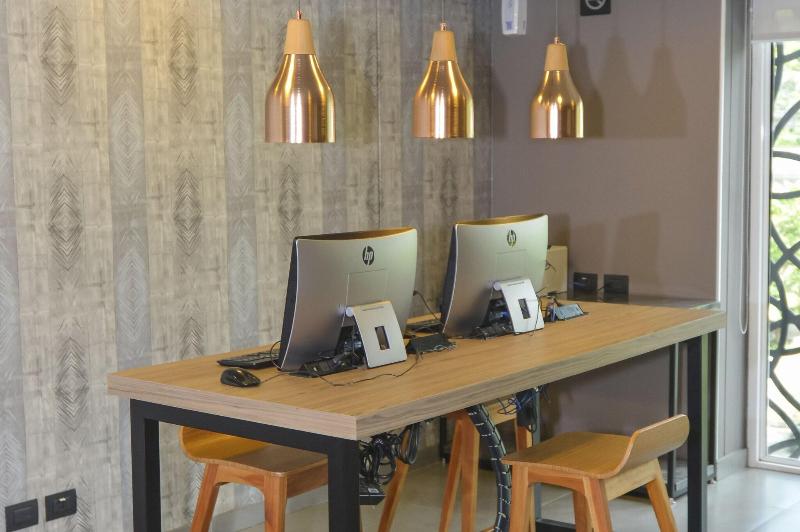 ホテル City Express Plus By Marriott Medellín Colombia