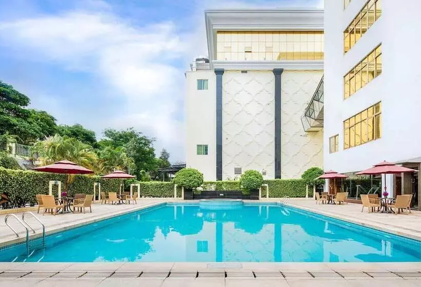ホテル Ramada Shenzhen Baoan
