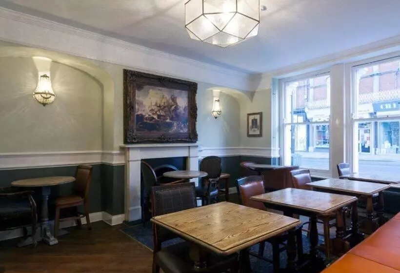 Hotel The Greyhound Wetherspoon