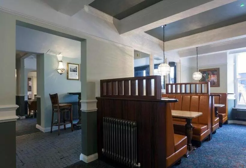 Hotel The Greyhound Wetherspoon