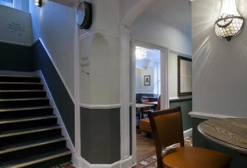 Hotel The Greyhound Wetherspoon