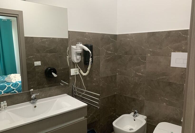 ペンション Residence R&b Tyrrhenum