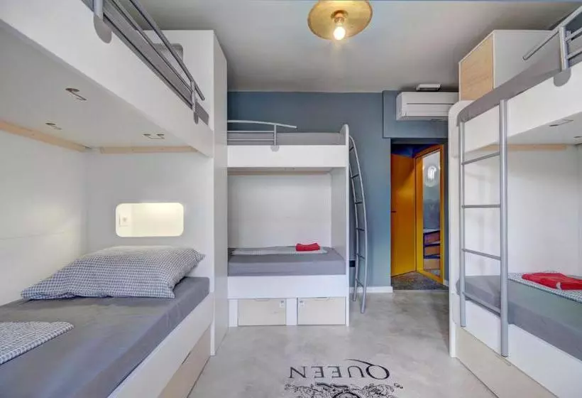 ユースホステル Rock Rooms Pula