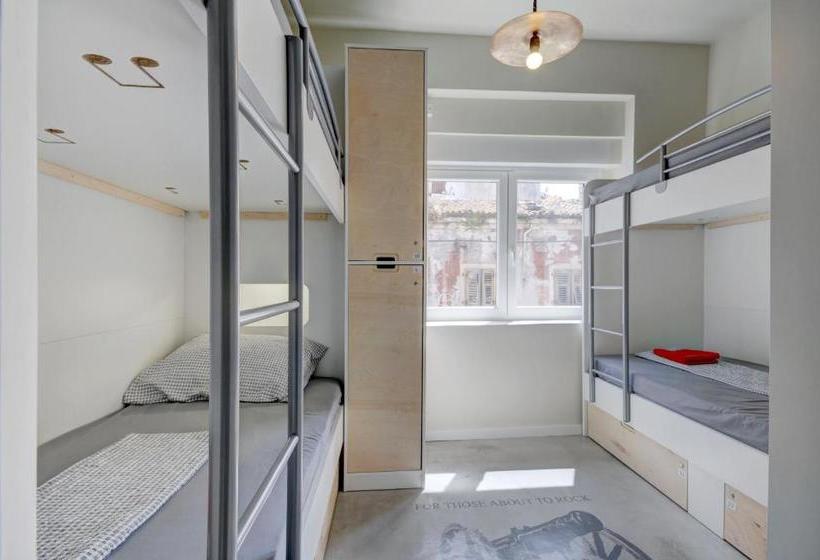 ユースホステル Rock Rooms Pula