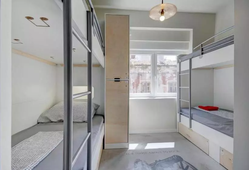 ユースホステル Rock Rooms Pula