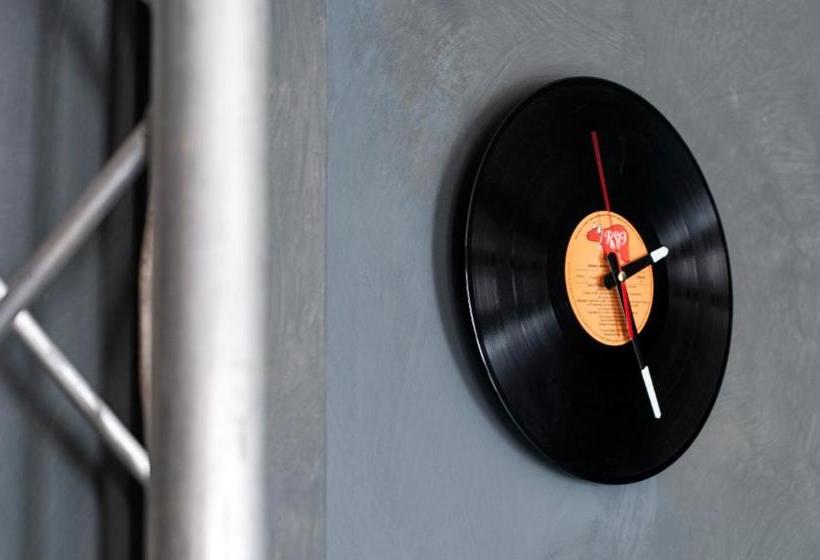 ユースホステル Rock Rooms Pula