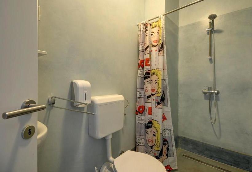 ユースホステル Rock Rooms Pula