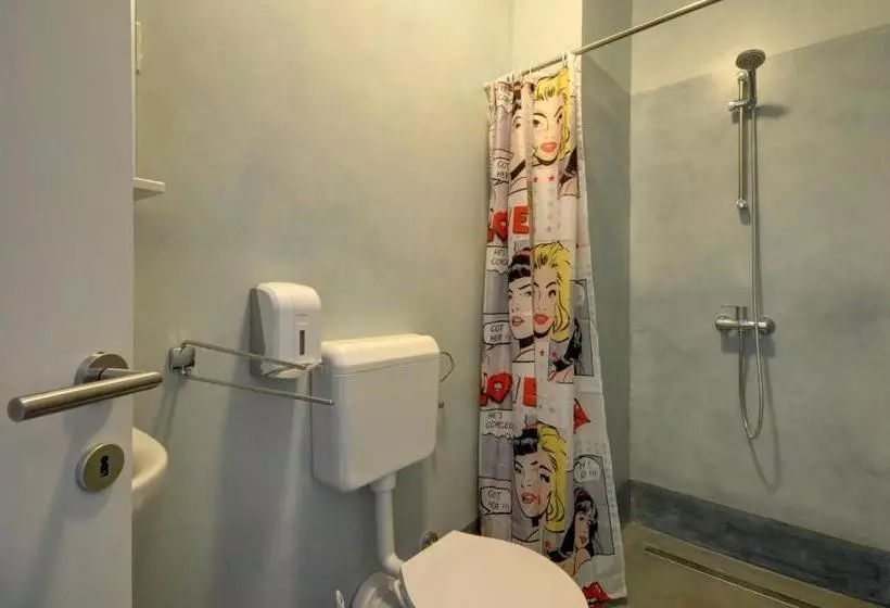 ユースホステル Rock Rooms Pula