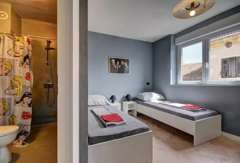 ユースホステル Rock Rooms Pula