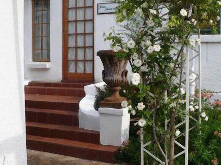 مبيت وإفطار A Tapestry Garden Guest House