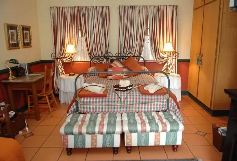 Aamiaismajoitus (B&B) A Tapestry Garden Guest House